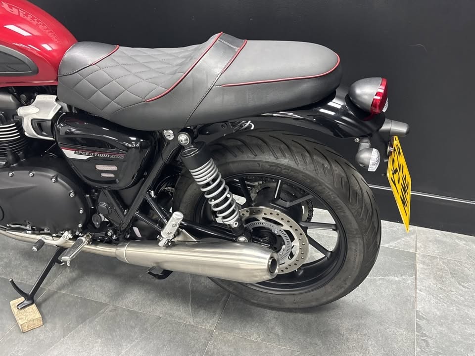 Autodux Fit For Triumph Speed Twin 900 Black & Red Seat